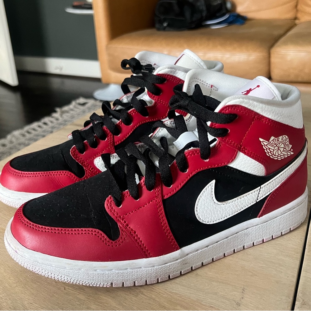 air jordan 1 mid shoes - red and black